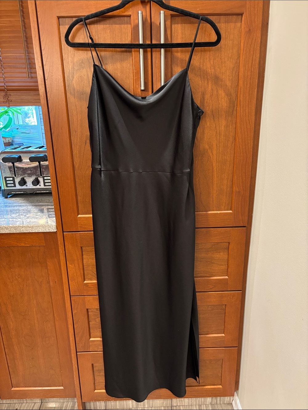 EUC 🧨 Vince Black Satin Cowl Neck Sheath Midi Dress With Leg Slit Sz 8 / M